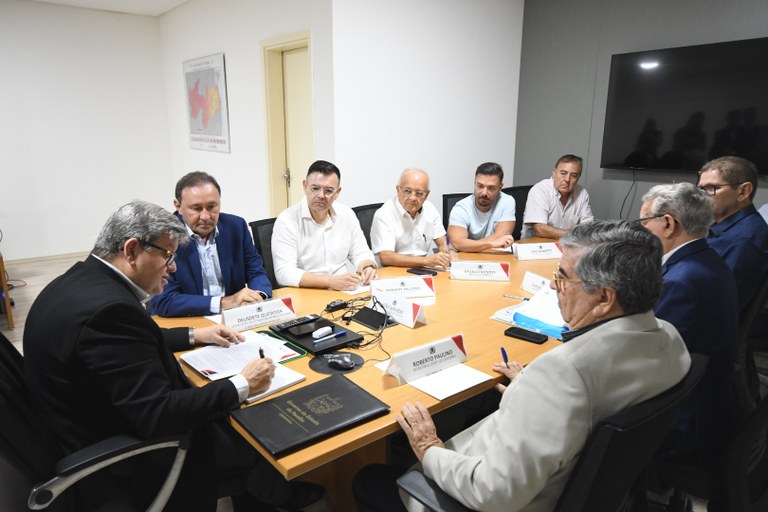 João Azevêdo autoriza novas obras de rodovias em várias cidades que totalizam investimentos de R$ 41,6 milhões