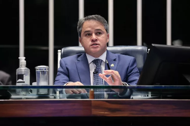 Senado vota nesta semana PEC das Drogas; Efraim diz que proposta diferencia traficante de usuário