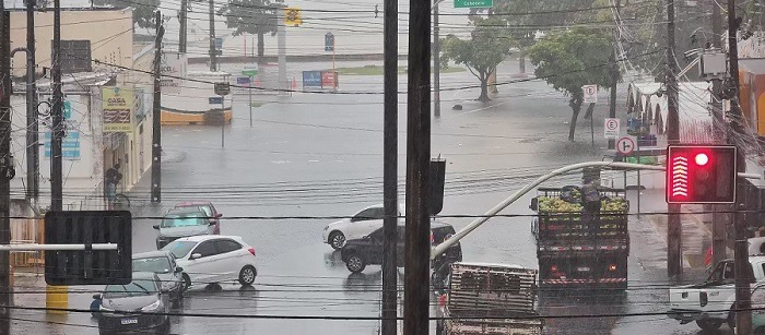 Inmet emite alerta de chuvas intensas até o domingo em cidades paraibanas