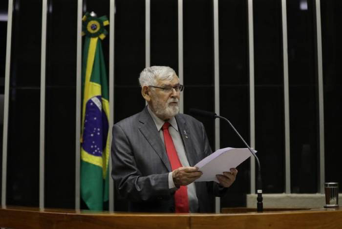 Luiz Couto destaca importância do trabalho dos conselheiros tutelares em discurso na Câmara