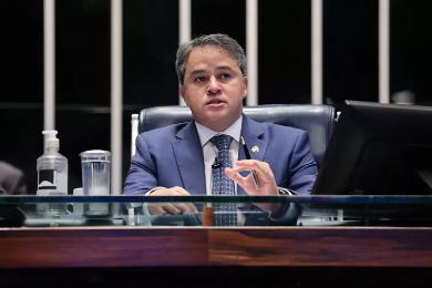 ‘Tem meu voto’: Efraim Filho afirma que é favorável a proposta do fim da reeleição