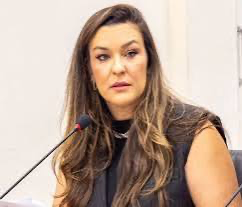 Lei de Camila Toscano libera acesso de personal trainer nas academias