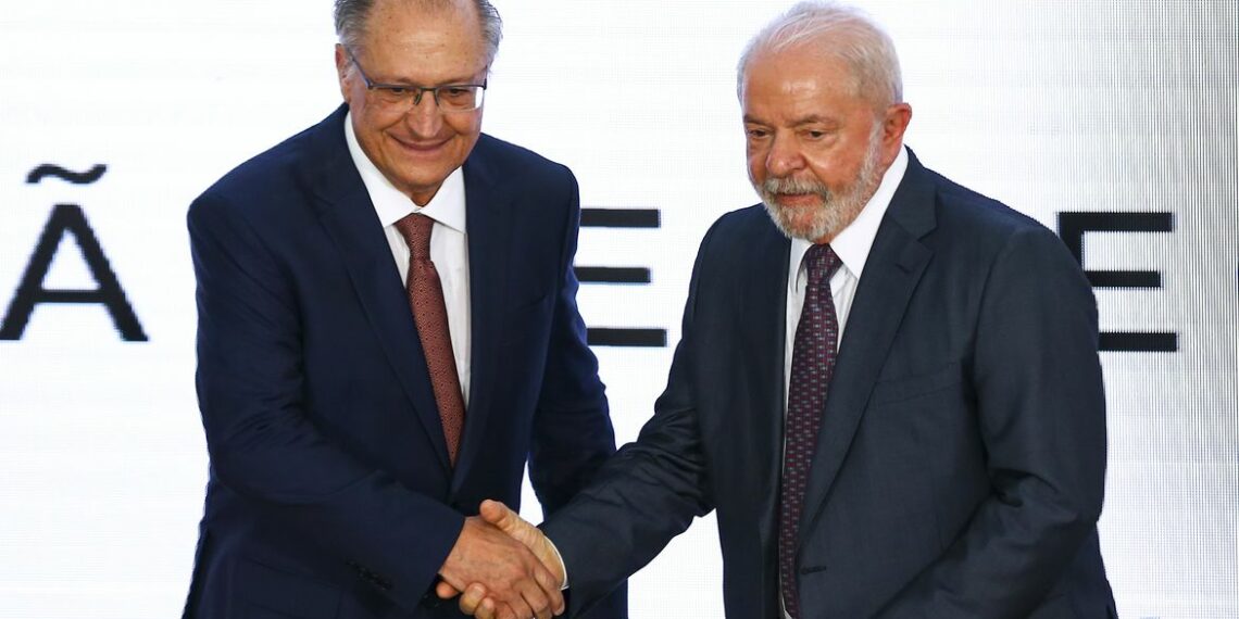 Lula e Alckmin definem plano de socorro a setores atingidos por tarifa dos EUA