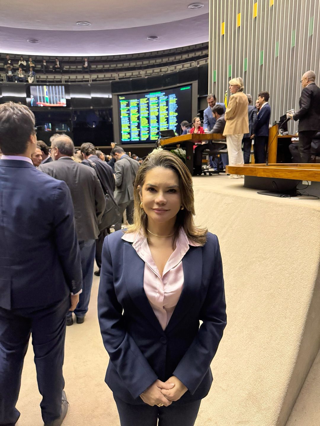 Prefeita Karla Pimentel celebra promulgação da Emenda Constitucional 136 e destaca avanços para os municípios