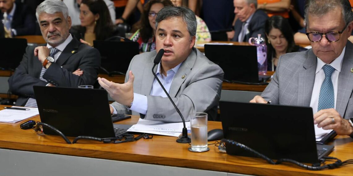 Projeto de Efraim, que pode reduzir preço dos medicamentos, é aprovado na Comissão de Saúde no Senado