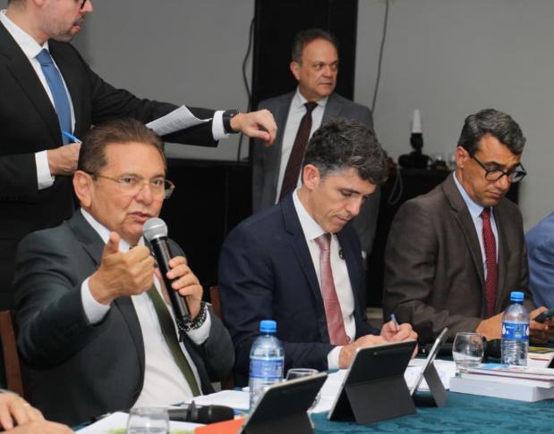 Adriano Galdino solicita prioridade do Governo na criação de unidade de Hemodiálise em Itabaiana