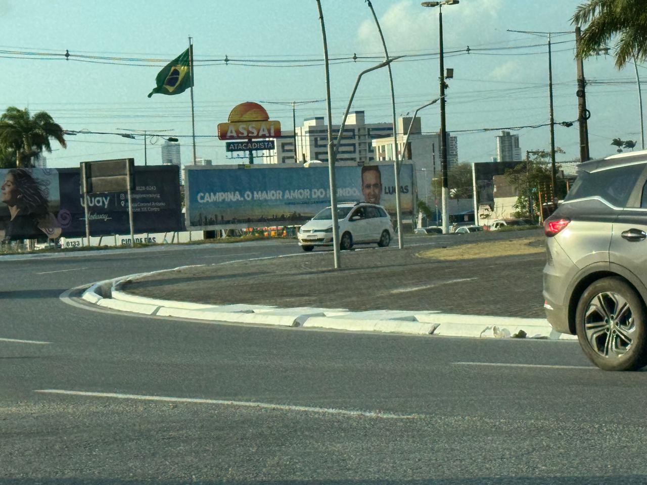 Lucas Ribeiro celebra aniversário de Campina Grande com outdoor e mensagem de amor à cidade