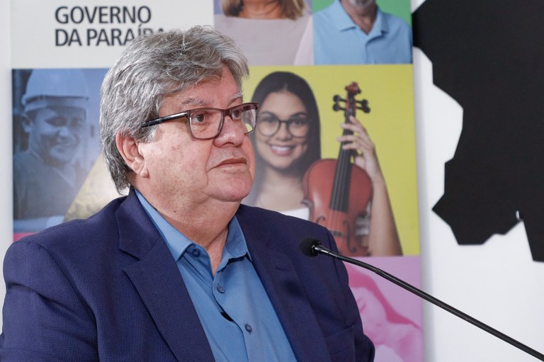 João Azevêdo anuncia R$ 2,8 bilhões em pagamento das folhas de novembro e dezembro, 2ª parcela do 13º e abono natalino