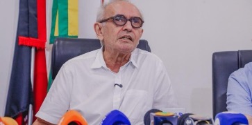 Cícero Lucena anuncia antecipação de segunda parcela do 13° salário e dinheiro já está na conta