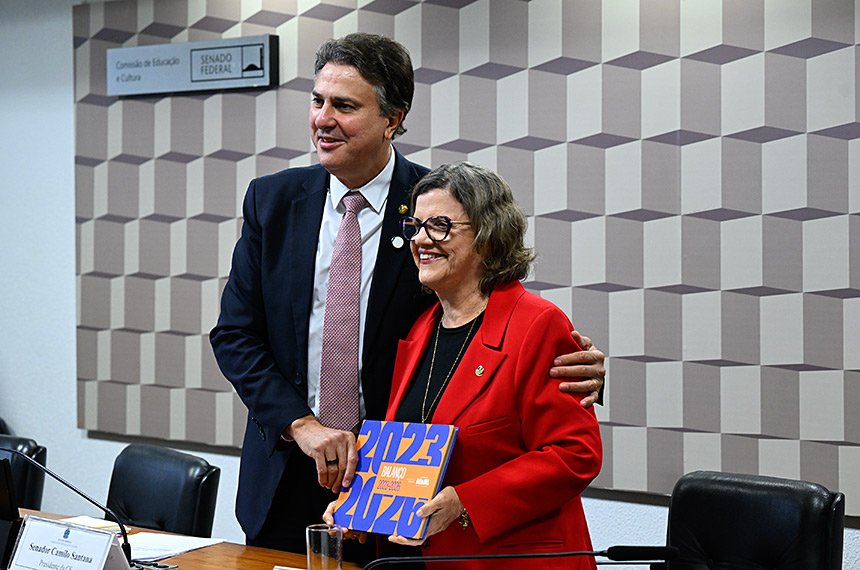 Camilo Santana é eleito presidente da Comissão de Educação e Cultura — Senado Notícias Camilo Santana é eleito presidente da Comissão de Educação e Cultura — Senado Notícias