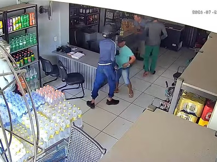 Suspeitos rendem empresário e assaltam depósito de bebidas em Sapé
