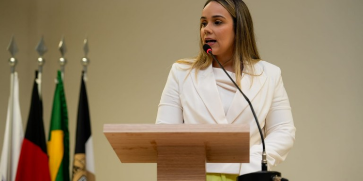 Primeira-dama diz que vice de Lucas Ribeiro ainda não foi definido: “Nem eu sei”