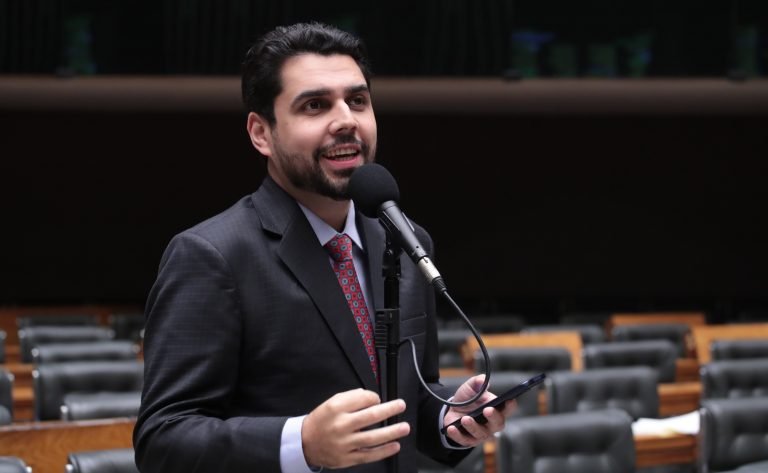 Projeto obriga bancos a oferecerem a clientes idosos validação de transações por pessoa de confiança – Notícias