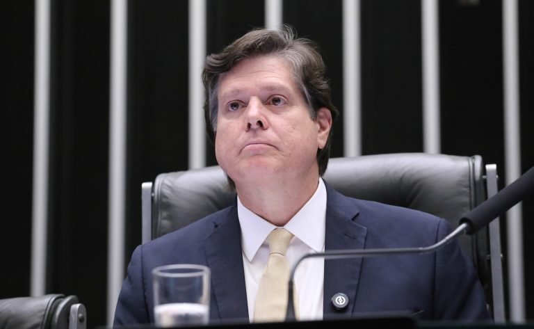 Projeto autoriza parlamentares a exercer advocacia com restrições – Notícias