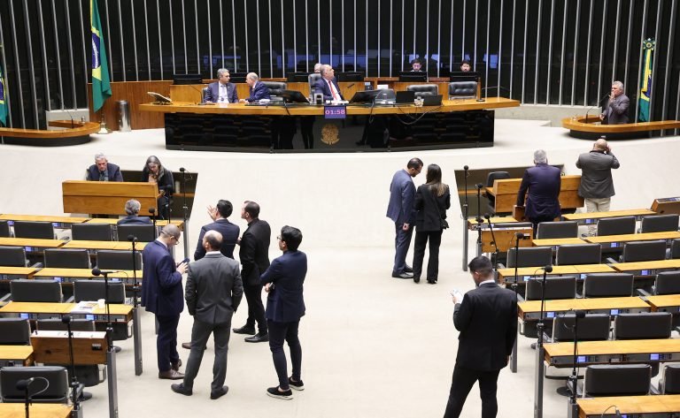 Câmara aprova MP que abre crédito de R$ 10 bilhões para reduzir preço do diesel – Notícias Câmara aprova MP que abre crédito de R$ 10 bilhões para reduzir preço do diesel – Notícias