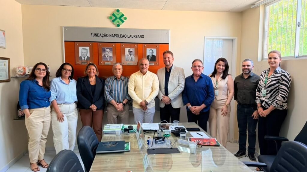 Prefeito de Cabedelo firma convênio com Hospital Napoleão Laureano para ampliar atendimento oncológico