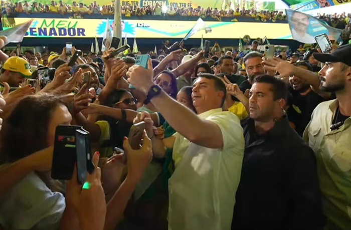 Flávio promete prisão para ladrão de celular e diz: “O Brasil só tem jeito na porrada”