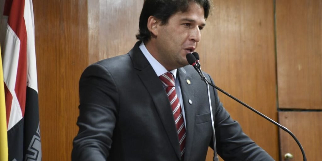 Milanez diz que só deixa o MDB se for expulso do partido