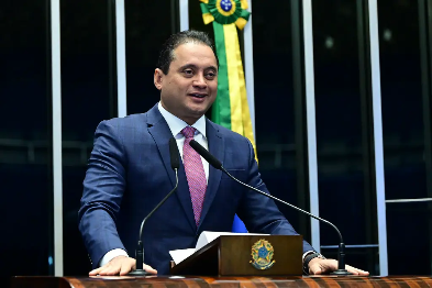 PF mira pessoas ligadas a vice-líder do governo Lula em nova ação sobre fraudes no INSS