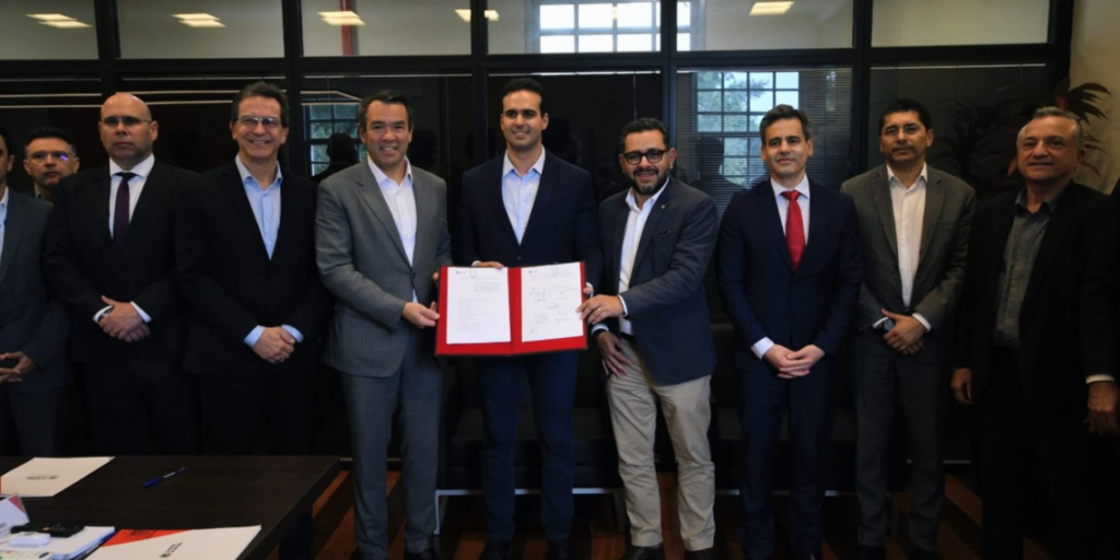 Lucas Ribeiro assina contrato para levar saneamento básico a 85 municípios da Paraíba