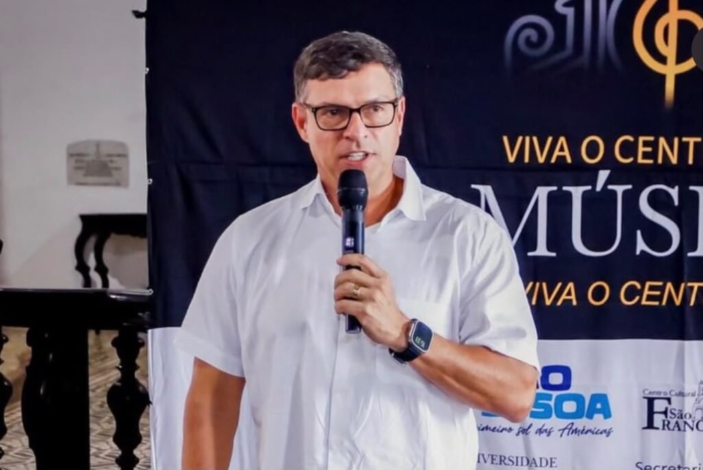 TCE-PB intima ex-prefeito de Cabedelo, Vitor Hugo, para explicar pagamentos a médicos
