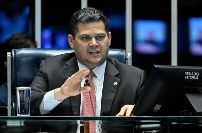 Alcolumbre sinaliza que Mendonça também será alvo em caso de abertura de impeachment contra Moraes Alcolumbre sinaliza que Mendonça também será alvo em caso de abertura de impeachment contra Moraes