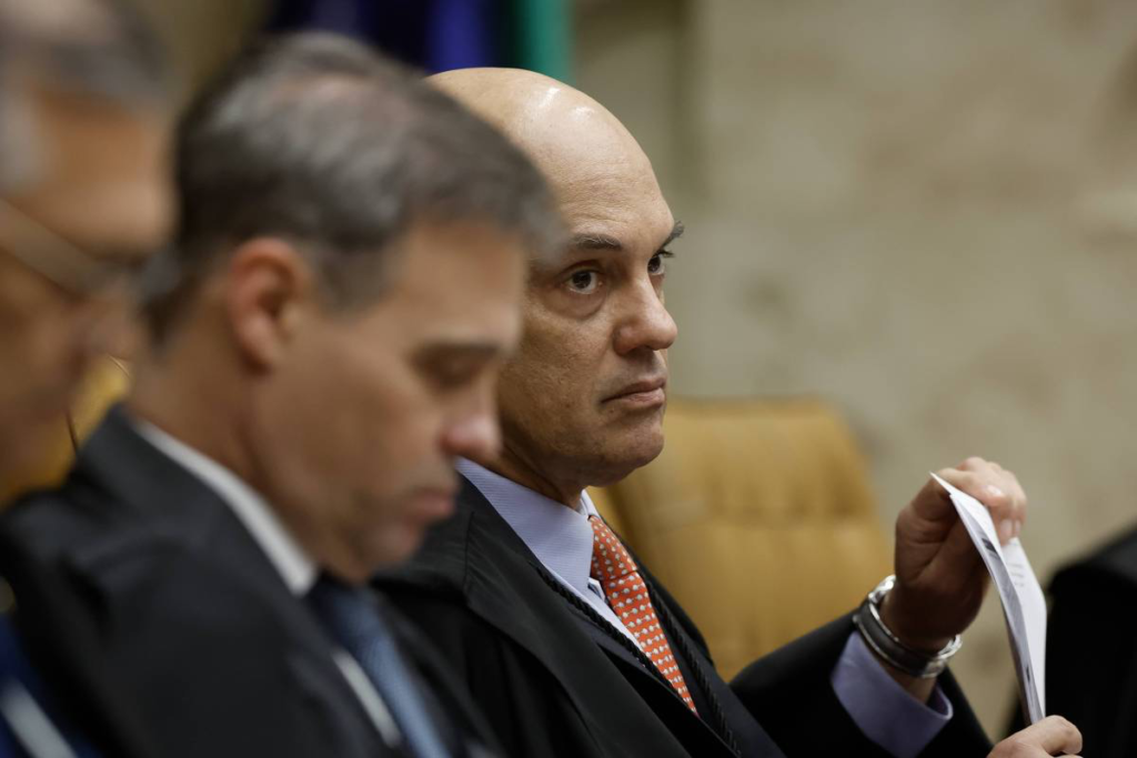 Alexandre de Moraes seria derrotado no STF, mas ‘explosão’ de Nunes Marques reverteu o quadro