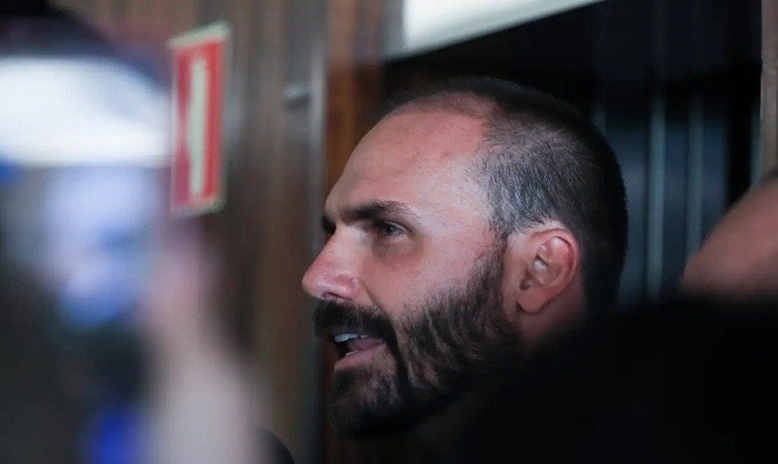 Primeira Turma do STF mantém condenação de Eduardo Bolsonaro Primeira Turma do STF mantém condenação de Eduardo Bolsonaro