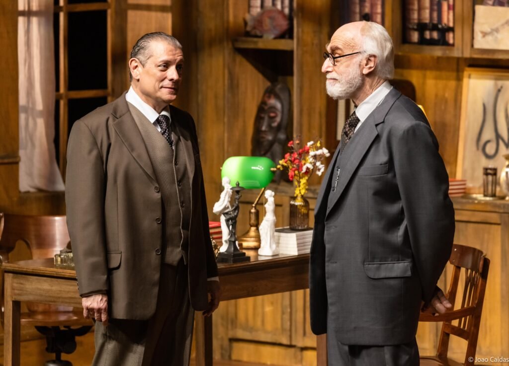 A Última Sessão de Freud, sucesso do teatro brasileiro, chega a João Pessoa para temporada no Teatro Paulo Pontes
