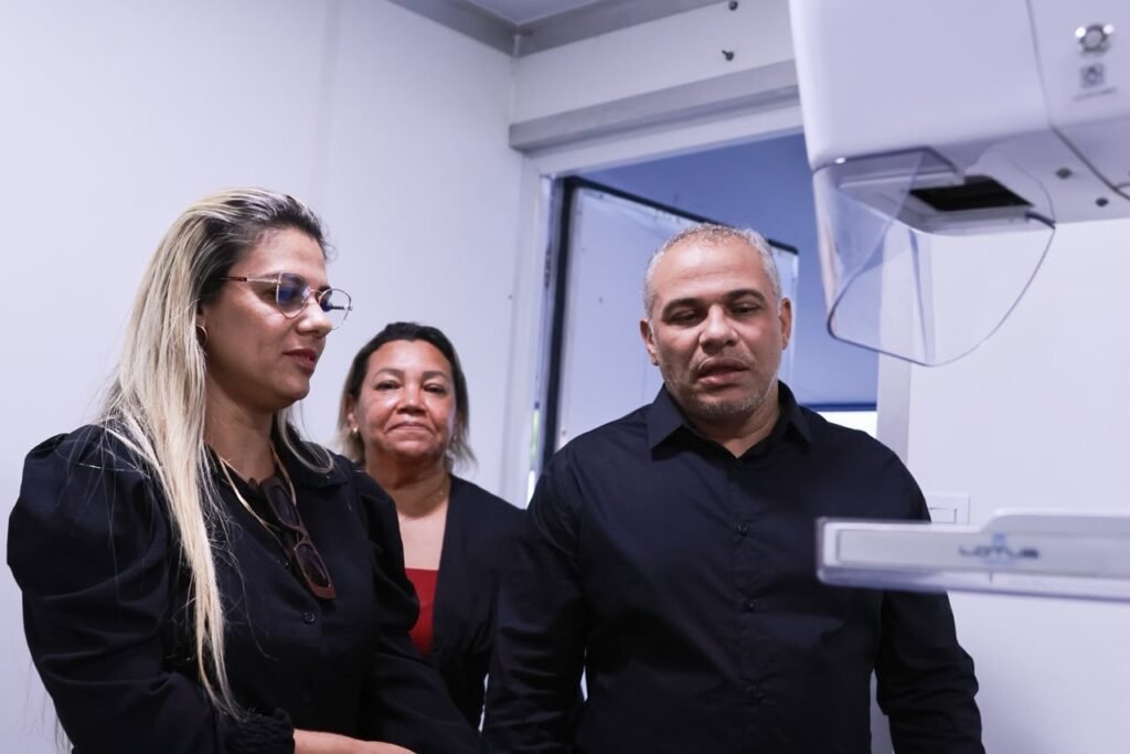 Prefeito Evilásio Cavalcanti acompanha visita técnica à Carreta da Mulher em Cabedelo