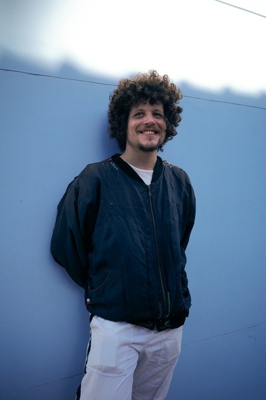 Chico Chico traz a turnê “Let It Burn / Deixa Arder” para a Paraíba em outubro