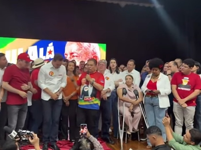 Adriano Galdino critica “pobre de direita” e situa Nordeste a favor de Lula contra Sul e Sudeste: “Somos nós contra eles”