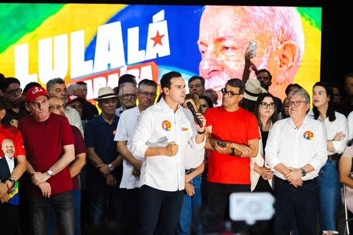 Lucas reúne mais de 100 prefeitos e lideranças políticas em Campina Grande pela reeleição de Lula