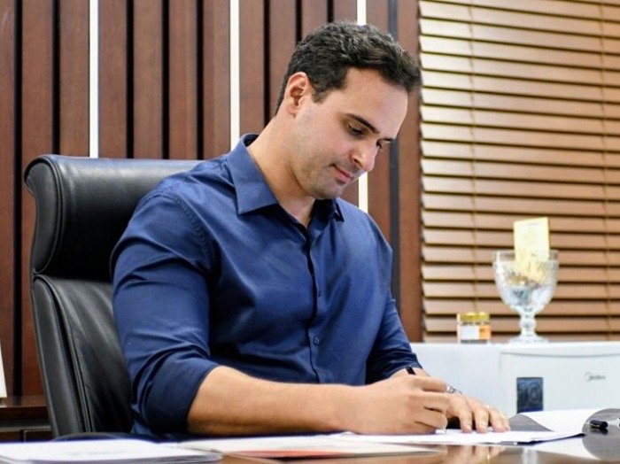 Lucas Ribeiro transfere ponto facultativo do Dia do Servidor para 30 de outubro e antecipa pagamento dos salários