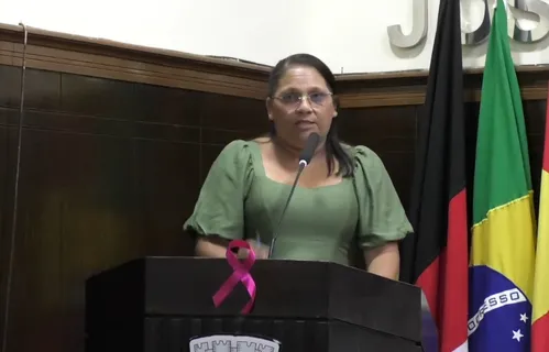 Vanilda assume Prefeitura de Areia, defende prefeita cassada e promete manter gestão