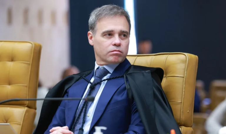 Mendonça afirma que Lula e Flávio estão autorizados a liberar sigilo ‘por ato próprio’