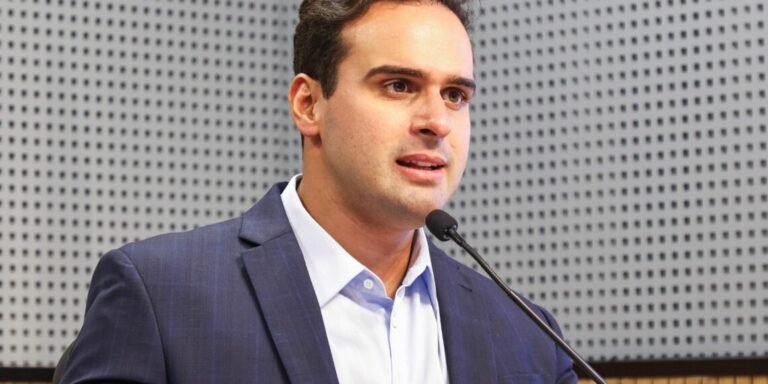 Lucas Ribeiro critica viagem de Flávio Bolsonaro aos EUA após derrota eleitoral