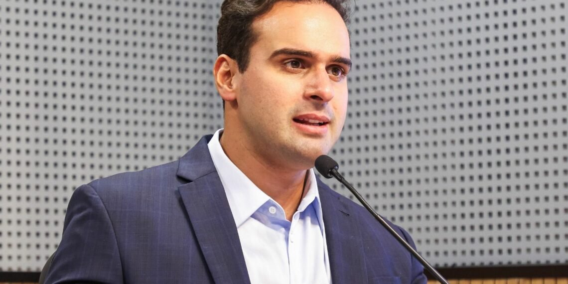 Lucas Ribeiro critica viagem de Flávio Bolsonaro aos EUA após derrota eleitoral