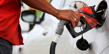 Governo Lula zera impostos da gasolina por um mês para conter alta dos combustíveis