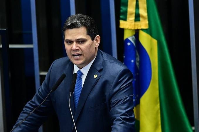 Alcolumbre marca votação da PEC pelo fim da 6×1 para quarta-feira